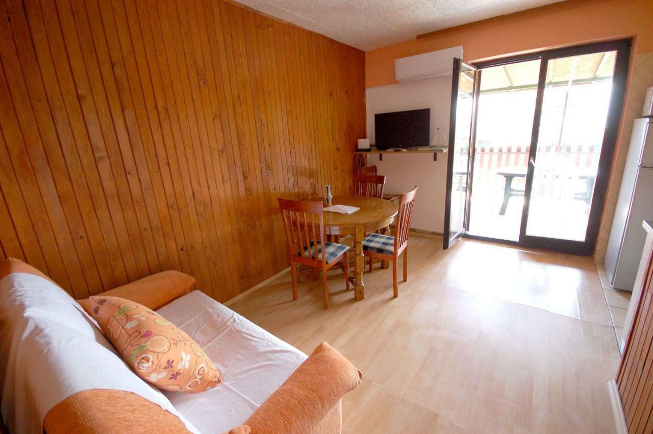 Apartments Juric By El-Pi Tours Njivice Kültér fotó